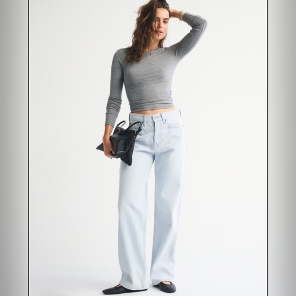 Abercrombie & Fitch Denim - NWT Abercrombie & Fitch The Slouchy Jeans Mid Rise size 31 Regular Light Blue